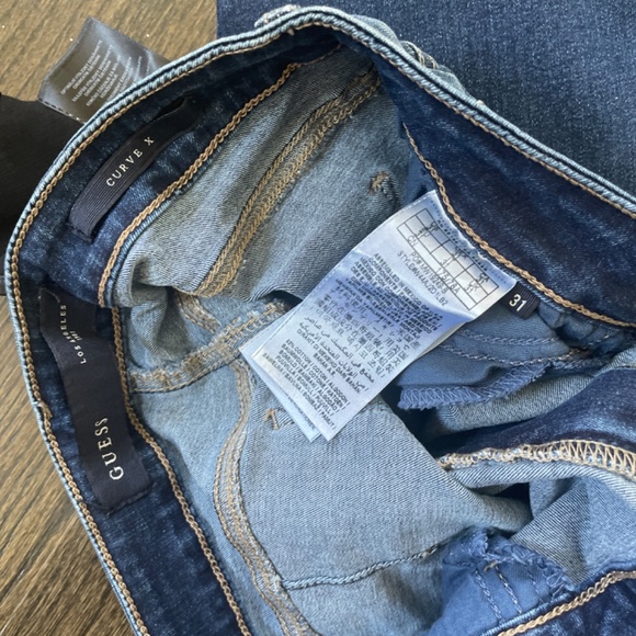 Guess - Picture 6 of 6